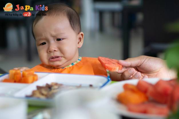 trẻ biếng ăn chậm tăng cân