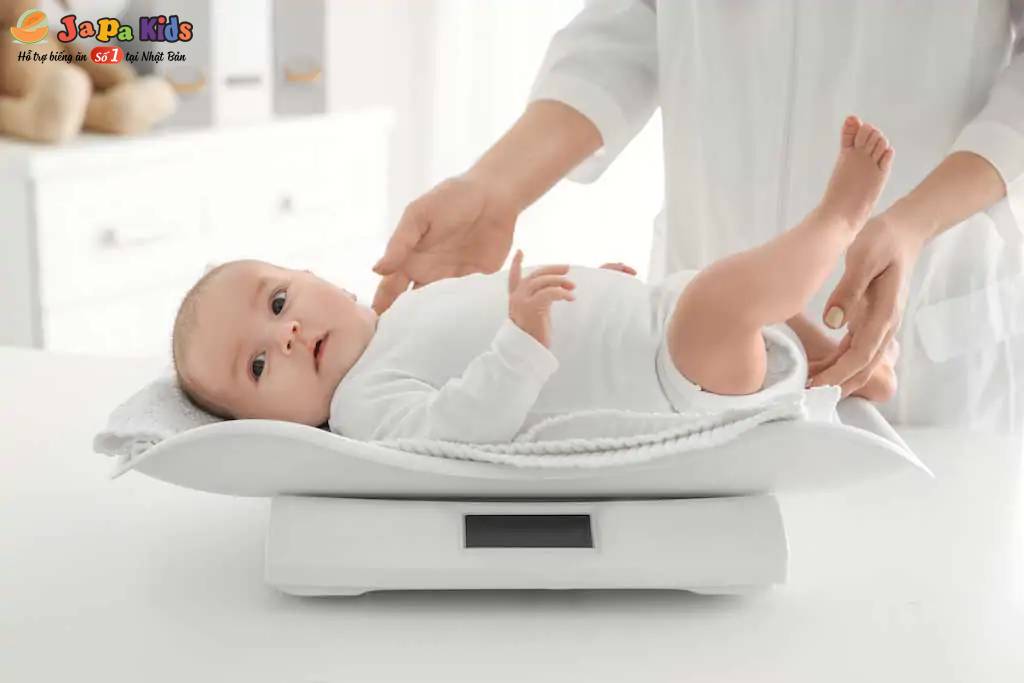 trẻ sơ sinh tăng cân chậm